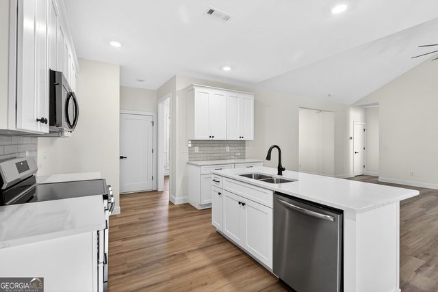 15 Couch Street, Moreland, GA 30259