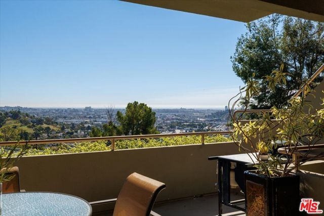 1358 Killarney Avenue, Los Angeles, CA 90065