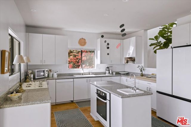 1358 Killarney Avenue, Los Angeles, CA 90065