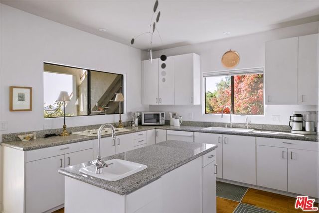 1358 Killarney Avenue, Los Angeles, CA 90065