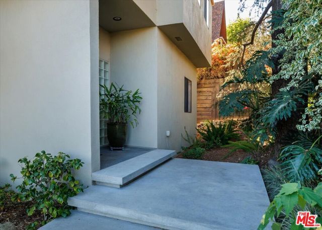 1358 Killarney Avenue, Los Angeles, CA 90065