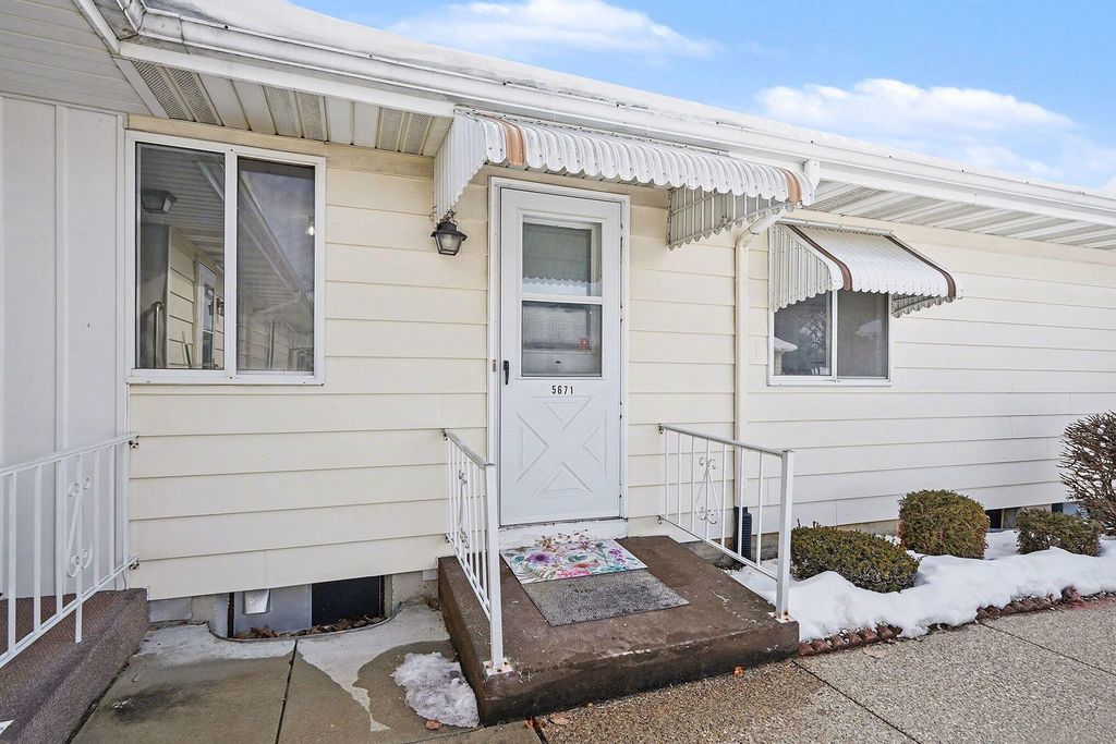 5671 Leisure South Drive Se, City Of Kentwood, MI 49548