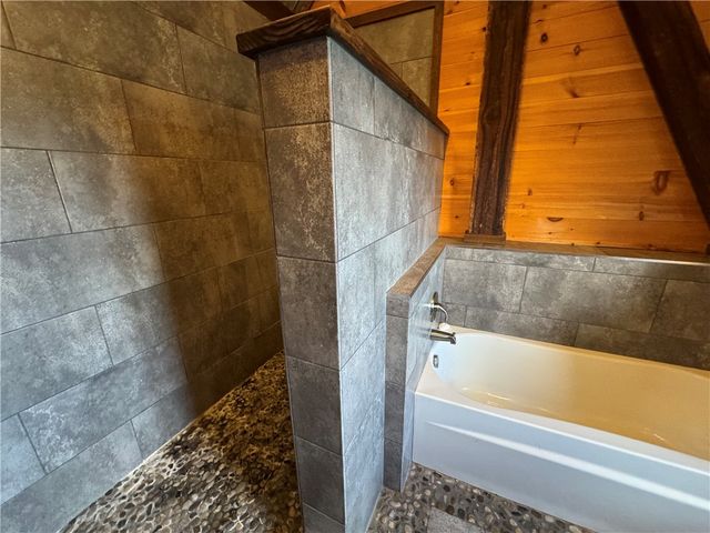 1400 Reed Road, Sweden, NY 14428