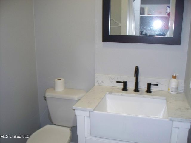 1220 Bienville Boulevard, Ocean Springs, MS 39564