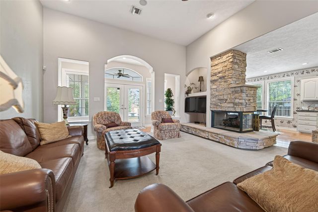 13 Wedgewood Boulevard, Conroe, TX 77304