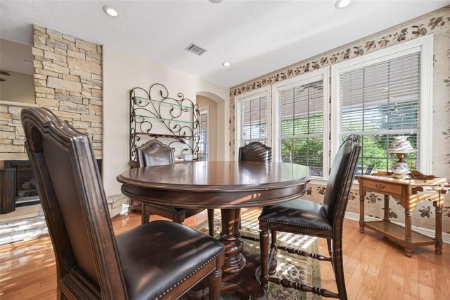 13 Wedgewood Boulevard, Conroe, TX 77304