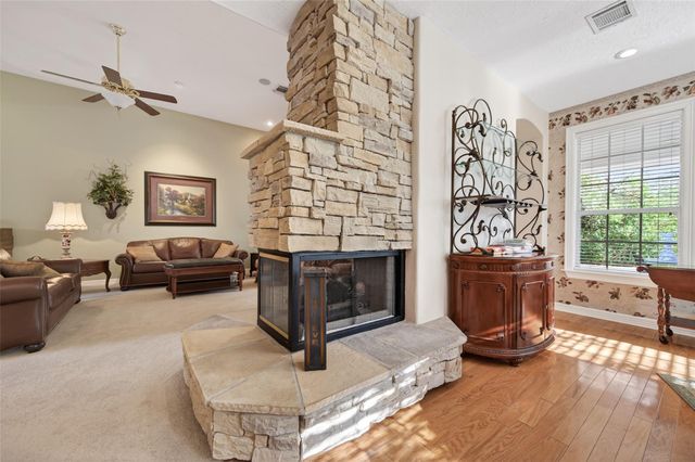 13 Wedgewood Boulevard, Conroe, TX 77304