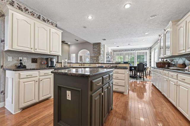 13 Wedgewood Boulevard, Conroe, TX 77304