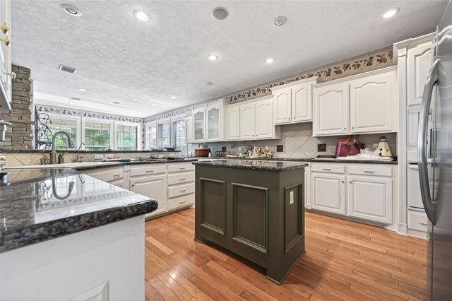 13 Wedgewood Boulevard, Conroe, TX 77304