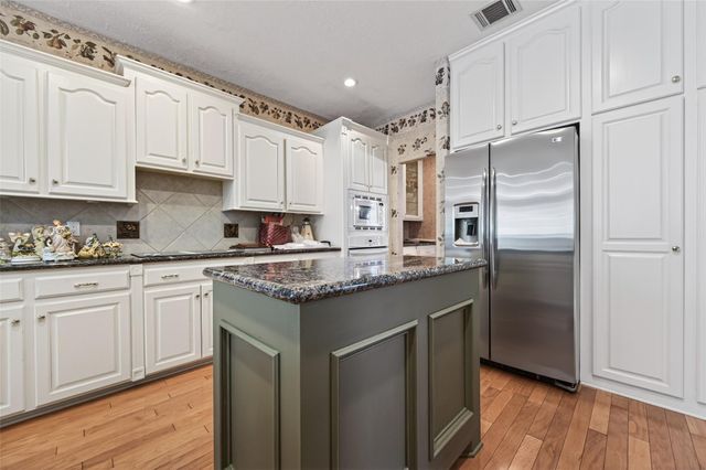 13 Wedgewood Boulevard, Conroe, TX 77304