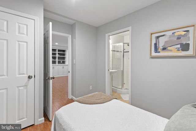 4628 31ST RD S, Arlington, VA 22206