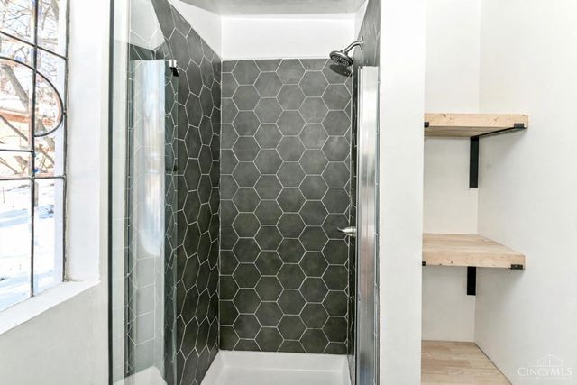 45 S Lake Avenue, Glendale, OH 45246