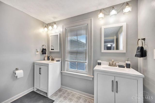 45 S Lake Avenue, Glendale, OH 45246