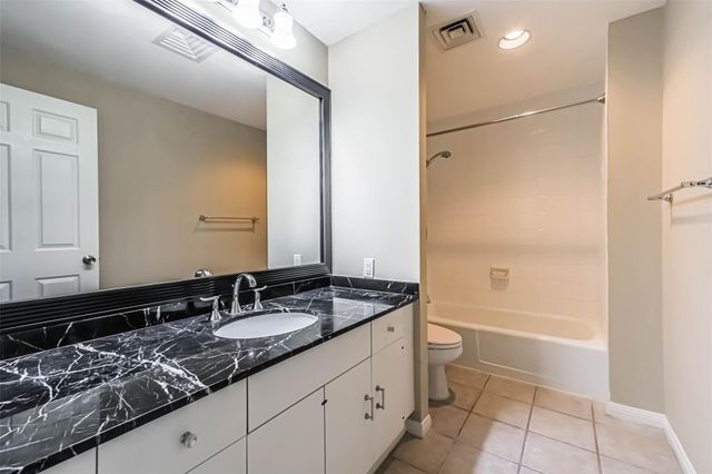 15 Greenway Plaza 5C, Houston, TX 77046