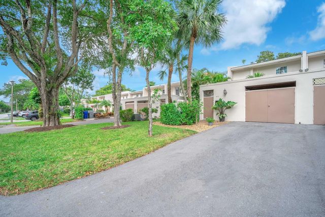 3073 N Palm Aire Drive 3073, Pompano Beach, FL 33069