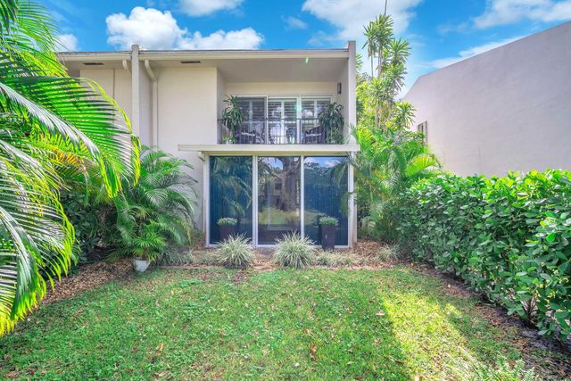 3073 N Palm Aire Drive 3073, Pompano Beach, FL 33069