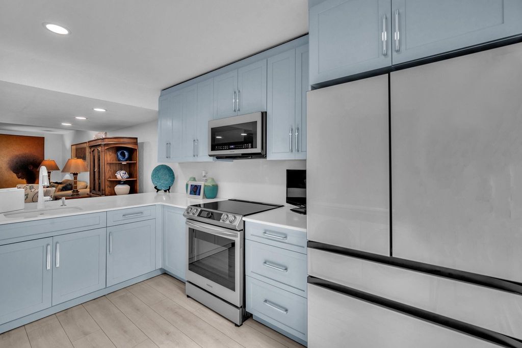 3073 N Palm Aire Drive 3073, Pompano Beach, FL 33069