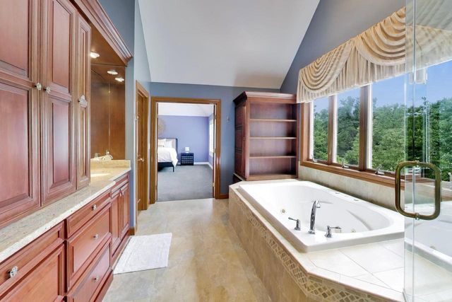 N2988 Lake Forest CIRCLE, Lake Geneva, WI 53147