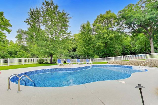 N2988 Lake Forest CIRCLE, Lake Geneva, WI 53147