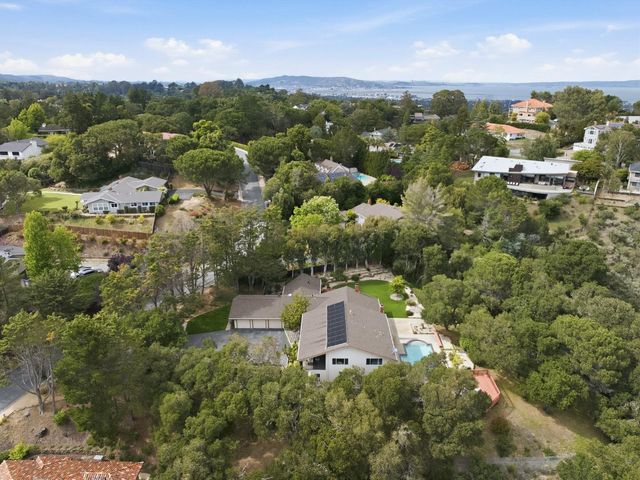 65 Falkirk Lane, Hillsborough, CA 94010