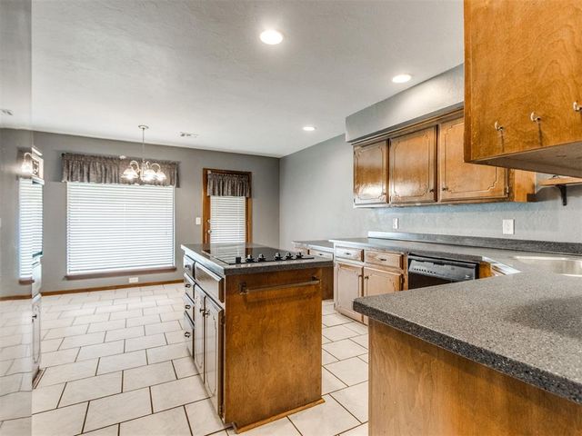 2901 Summer Set Trail, Edmond, OK 73012