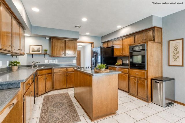 2901 Summer Set Trail, Edmond, OK 73012