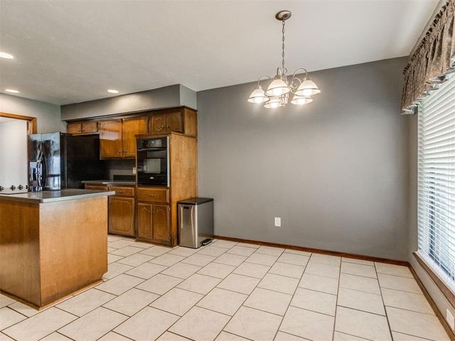 2901 Summer Set Trail, Edmond, OK 73012