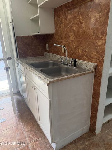 1220 S 10TH Avenue, Phoenix, AZ 85007