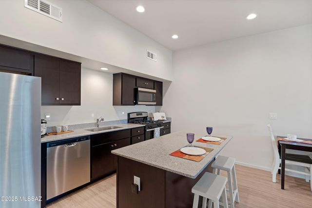 1881 S Poetry Lane, Tucson, AZ 85711