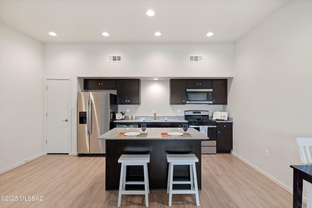 1881 S Poetry Lane, Tucson, AZ 85711