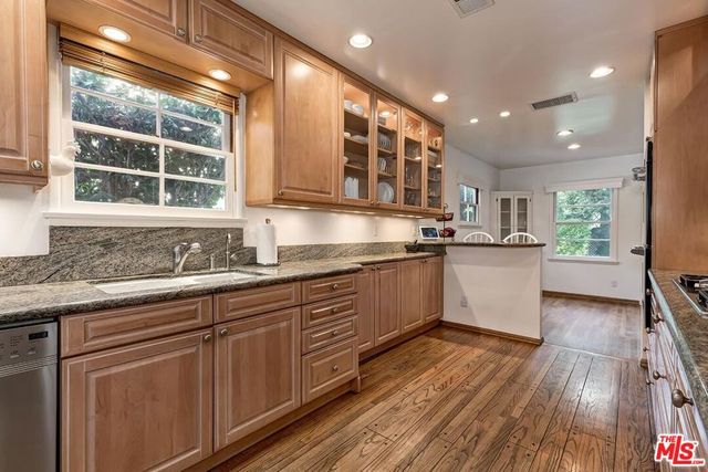 6910 Cantaloupe Avenue, Van Nuys, CA 91405