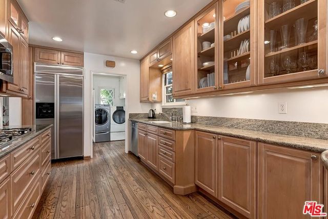 6910 Cantaloupe Avenue, Van Nuys, CA 91405