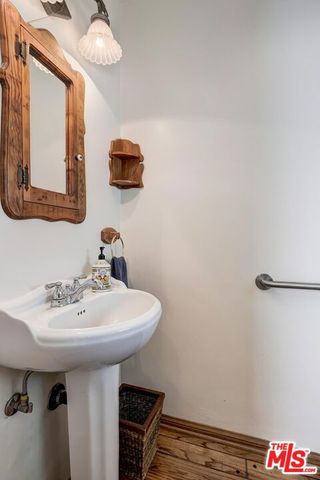 6910 Cantaloupe Avenue, Van Nuys, CA 91405