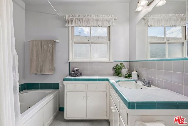 6910 Cantaloupe Avenue, Van Nuys, CA 91405