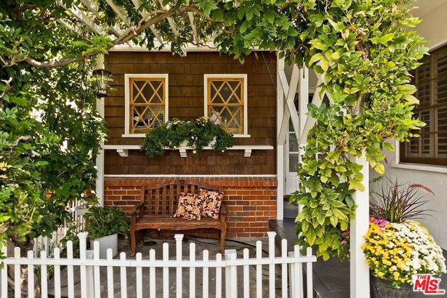 6910 Cantaloupe Avenue, Van Nuys, CA 91405