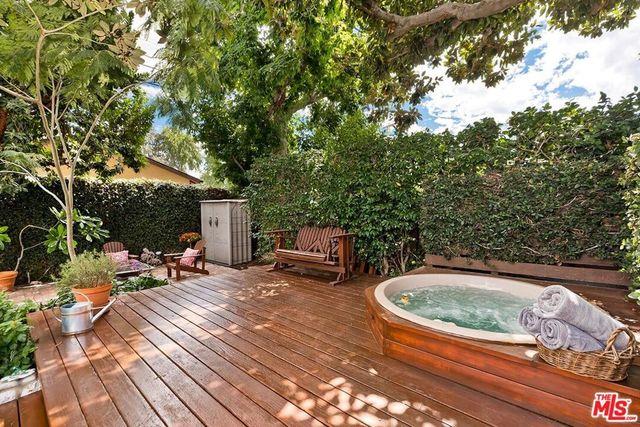 6910 Cantaloupe Avenue, Van Nuys, CA 91405