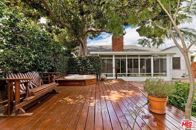 6910 Cantaloupe Avenue, Van Nuys, CA 91405