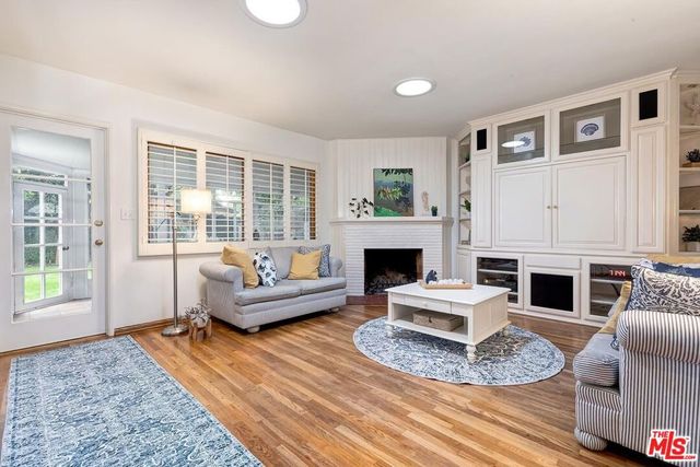 6910 Cantaloupe Avenue, Van Nuys, CA 91405