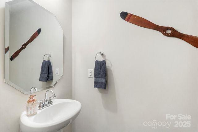 876 Newfound Hollow Drive, Charlotte, NC 28214