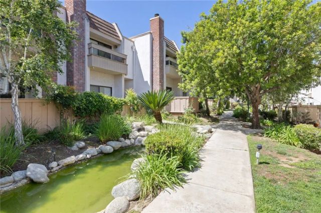 17106 Burbank, Encino, CA 91316