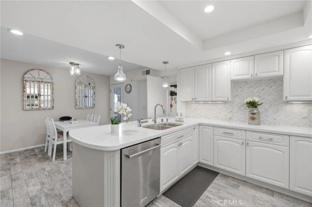 17106 Burbank, Encino, CA 91316