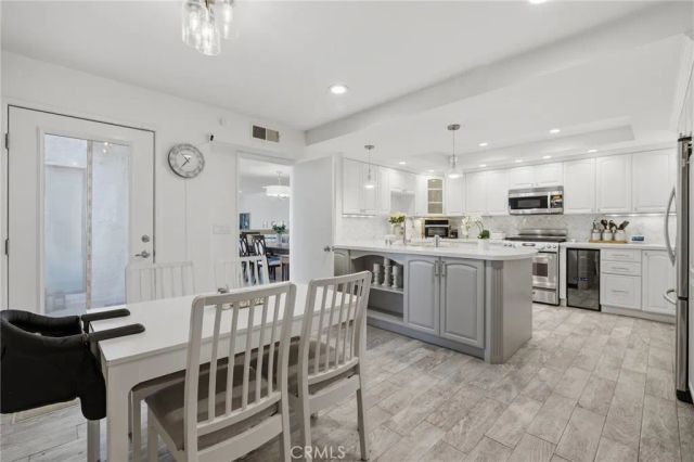 17106 Burbank, Encino, CA 91316