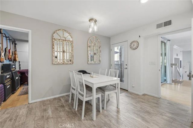 17106 Burbank, Encino, CA 91316