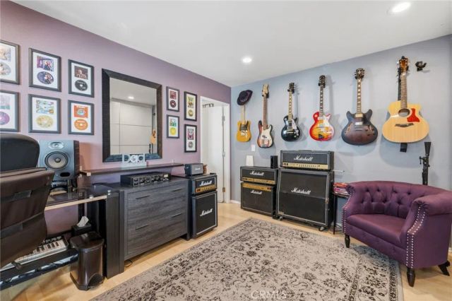17106 Burbank, Encino, CA 91316