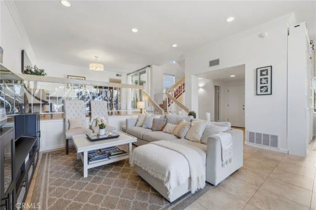17106 Burbank, Encino, CA 91316