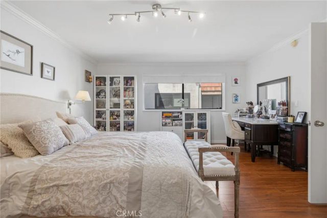 17106 Burbank, Encino, CA 91316