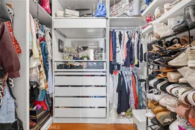 17106 Burbank, Encino, CA 91316