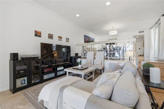 17106 Burbank, Encino, CA 91316