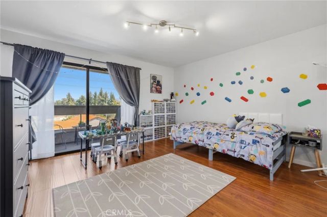 17106 Burbank, Encino, CA 91316