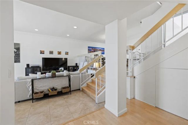 17106 Burbank, Encino, CA 91316